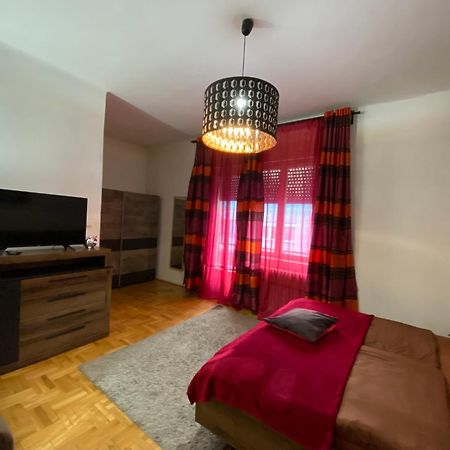 Apartment And Rooms Heart Of The City Budapest Bagian luar foto
