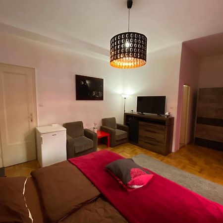 Apartment And Rooms Heart Of The City Budapest Bagian luar foto