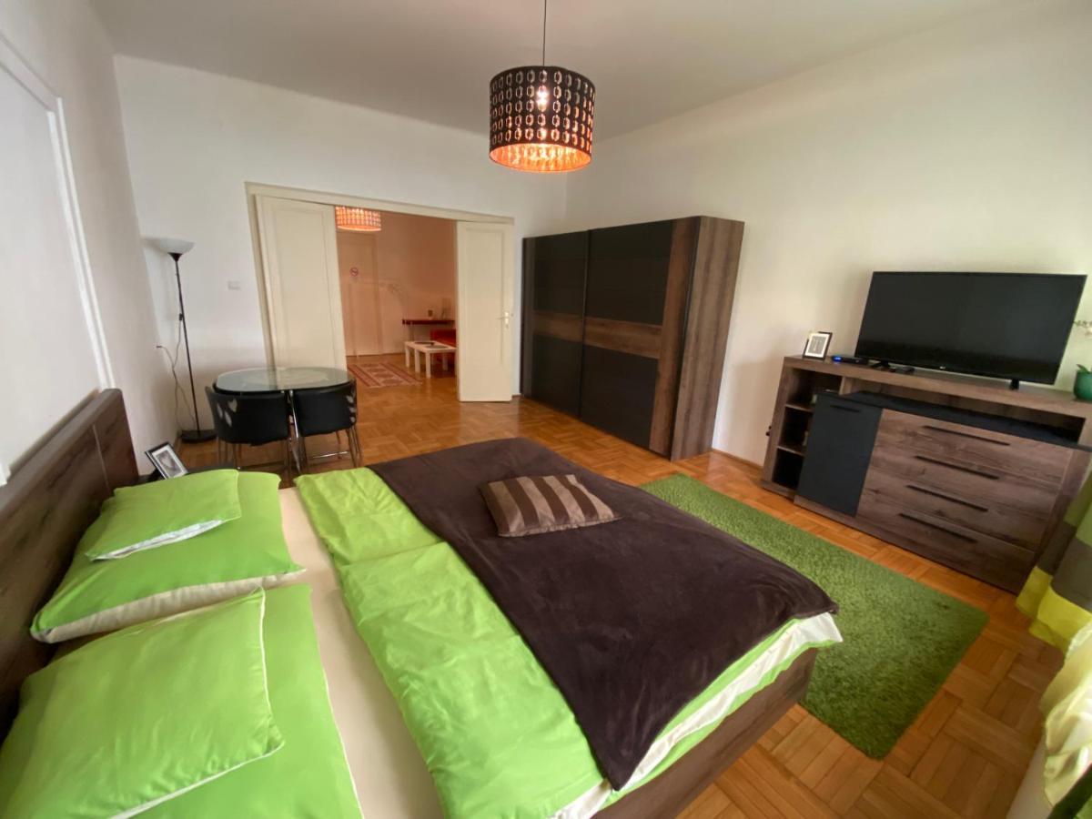 Apartment And Rooms Heart Of The City Budapest Bagian luar foto