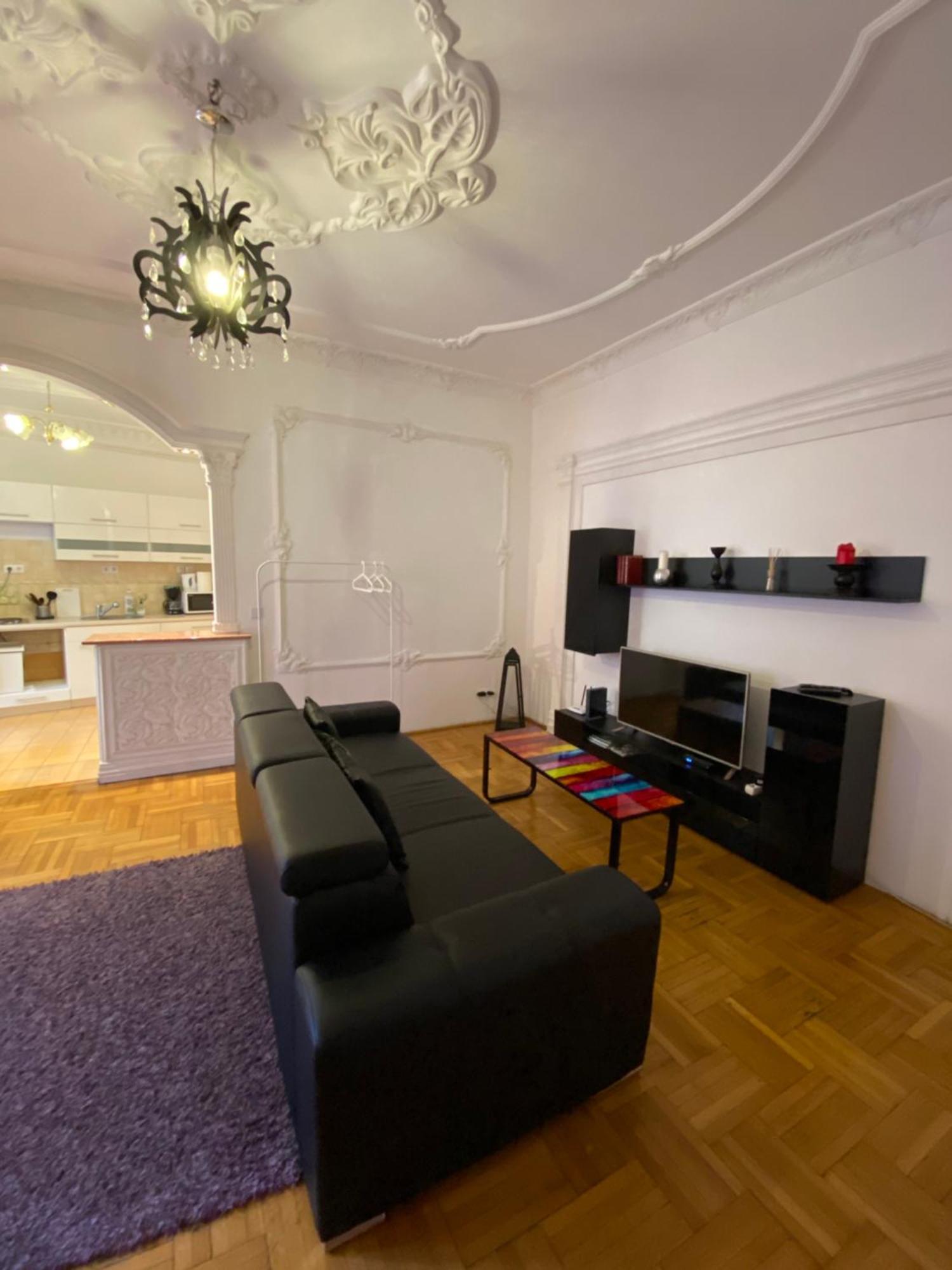 Apartment And Rooms Heart Of The City Budapest Bagian luar foto