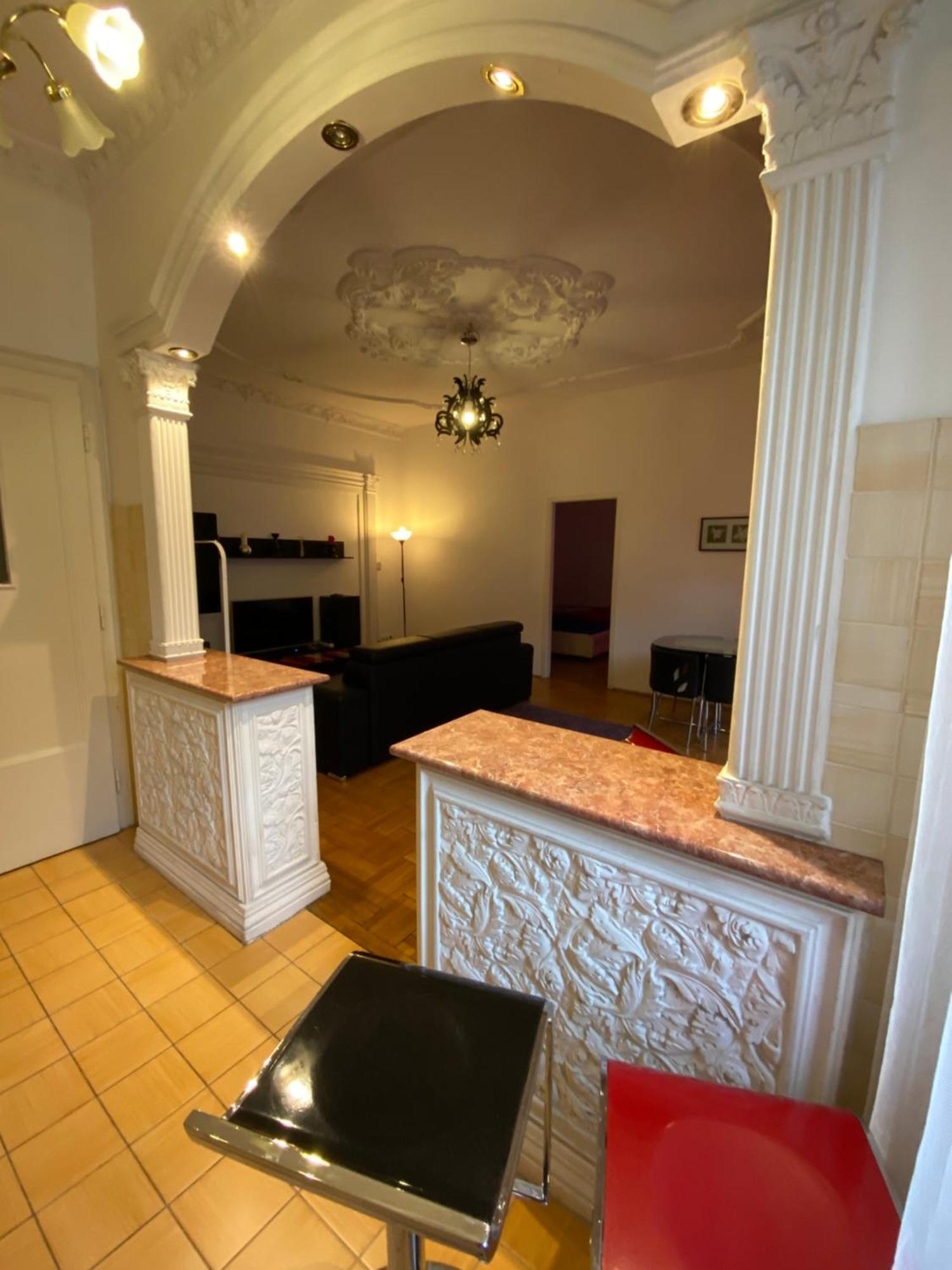 Apartment And Rooms Heart Of The City Budapest Bagian luar foto