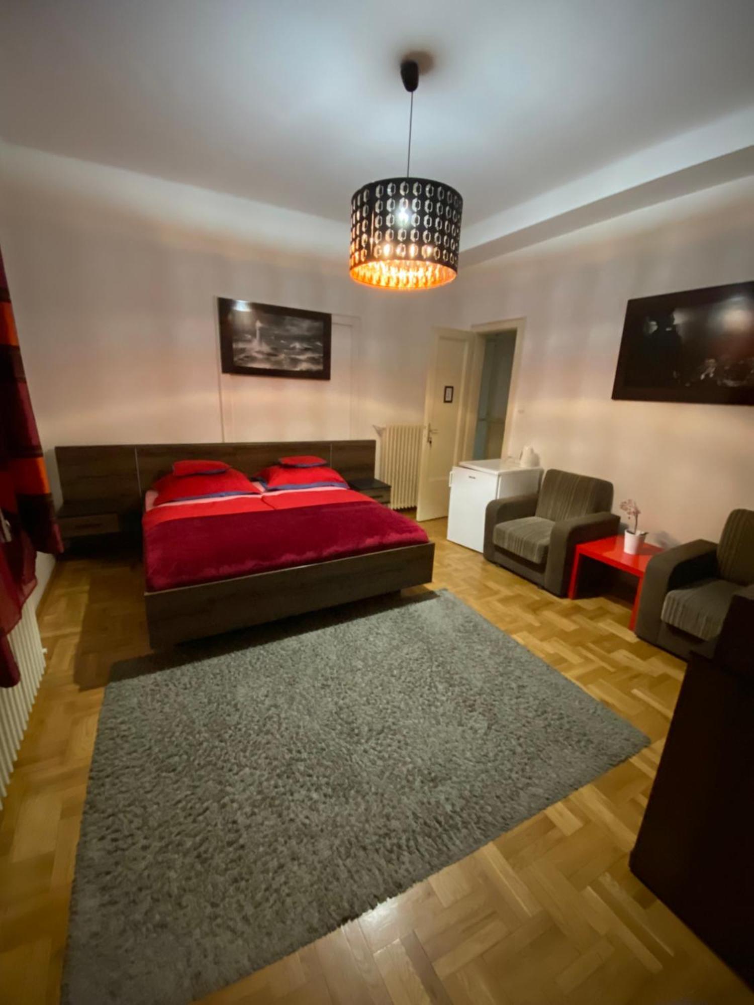 Apartment And Rooms Heart Of The City Budapest Bagian luar foto