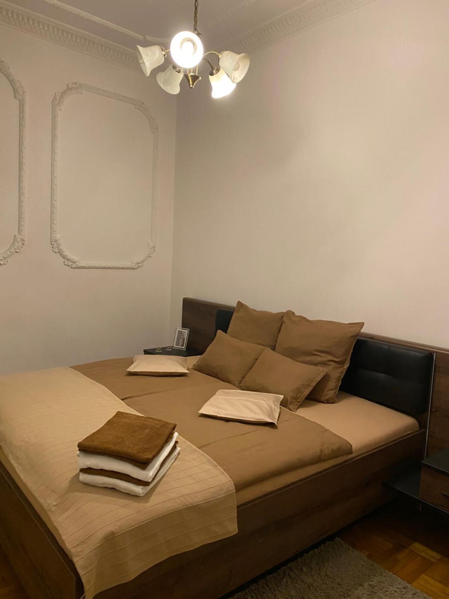 Apartment And Rooms Heart Of The City Budapest Bagian luar foto