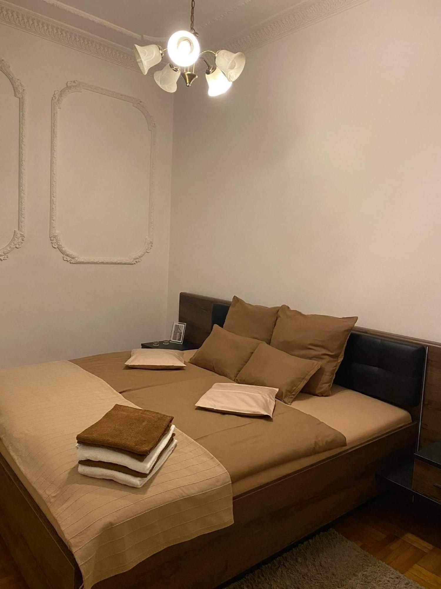 Apartment And Rooms Heart Of The City Budapest Bagian luar foto