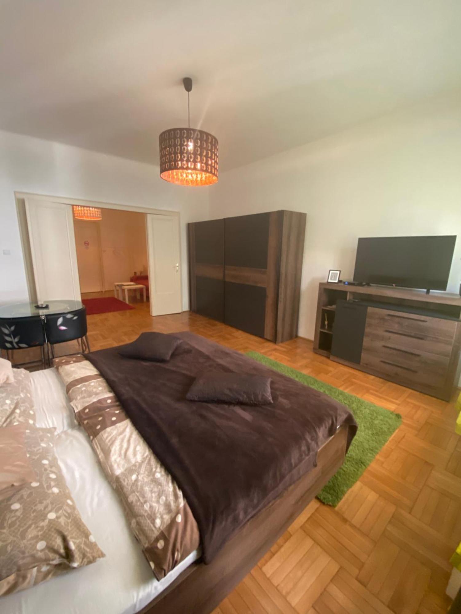 Apartment And Rooms Heart Of The City Budapest Bagian luar foto